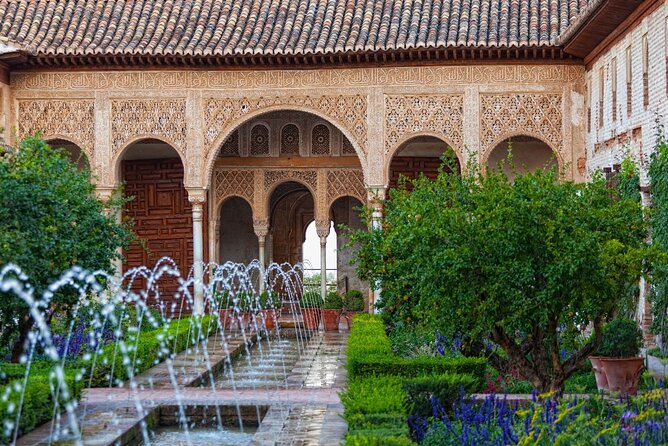 Granada: Alhambra Guided Tour including Nasrid Palaces - The Nasrid Palaces: The Architectural Crown Jewel