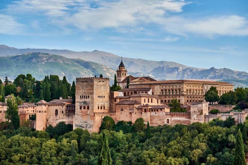 Granada: Alhambra, Nasrid Palaces & Gardens guided Tour - Key Points
