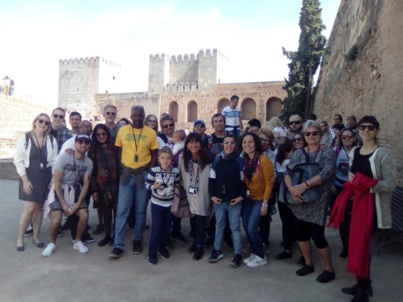 Granada: Alhambra, Nasrid Palaces, & Generalife Guided Tour - Navigating the Nasrid Palaces