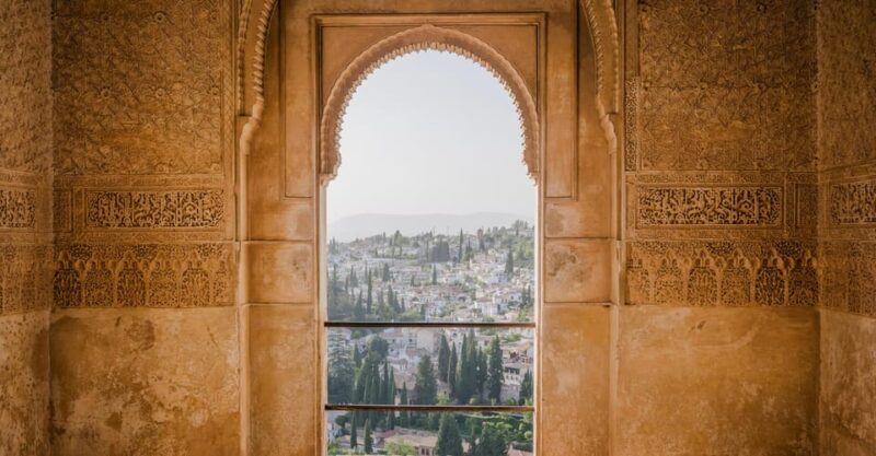 Granada: Alhambra & Nasrid Palaces Small Group Guided Tour - Key Points
