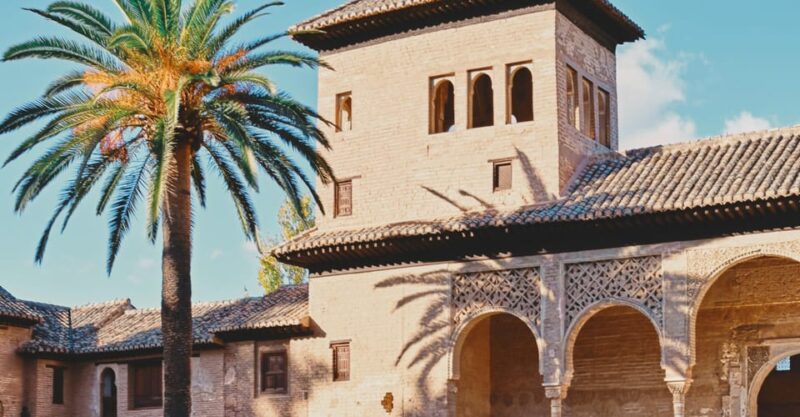 Granada: Alhambra & Nasrid Palaces Small Group Guided Tour - Practical Details: Meeting Points, Accessibility, and Booking