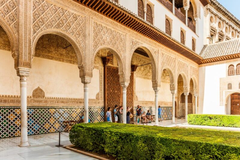 Granada: Alhambra & Nasrid Palaces Tour with Tickets - From the Walled Citadel to the Torre de la Vela