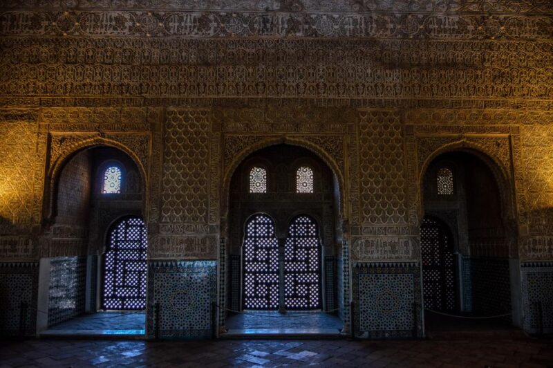 Granada: Alhambra Night Visit Entry Ticket - The Experience of the Nighttime Atmosphere