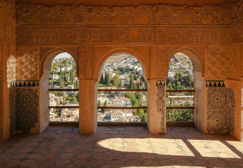 Granada: Alhambra Premium Private Tour with Tickets included - Key Points