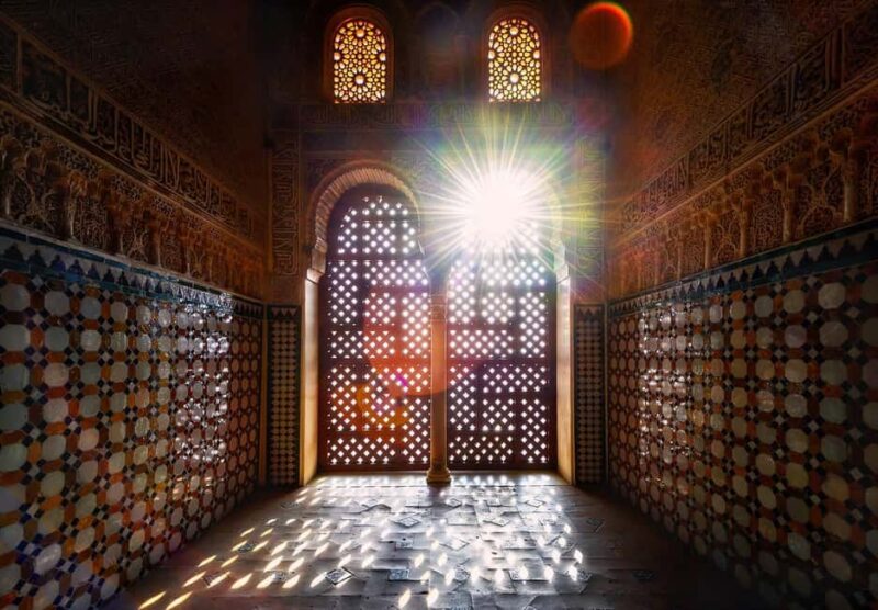 Granada: Alhambra Premium Private Tour with Tickets included - Physical Requirements and Accessibility Considerations