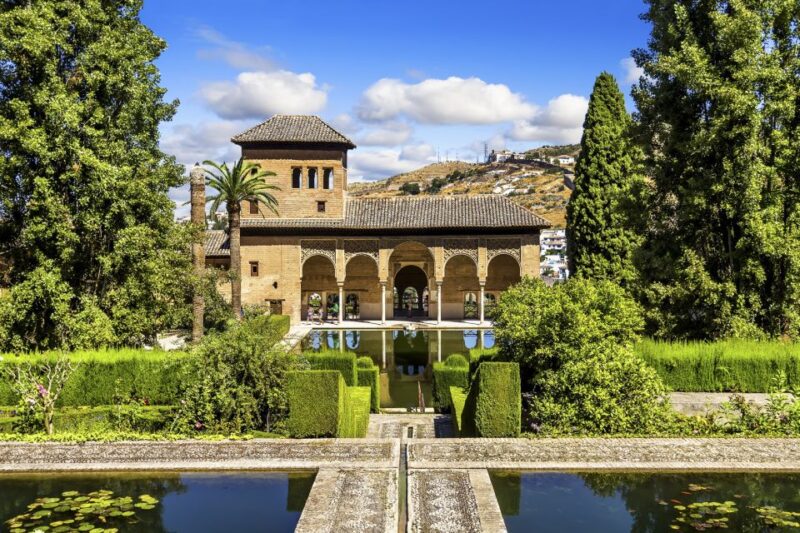 Granada: Alhambra Small Group Tour with Nasrid Palaces - Logistics and Accessibility for a Smooth Visit