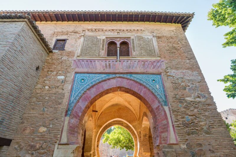 Granada: Alhambra Ticket and Guided Tour with Nasrid Palaces - Climb the Alcazaba for Panoramic Views of Granada