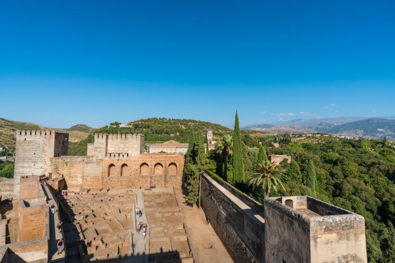 Granada: Alhambra Ticket and Guided Tour with Nasrid Palaces - Practical Details: Meeting Point and Tour Logistics