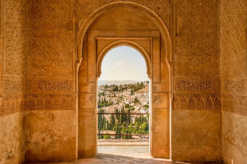 Granada: Alhambra Ticket and Guided Tour with Nasrid Palaces - The Experience of the Guides and Tour Style