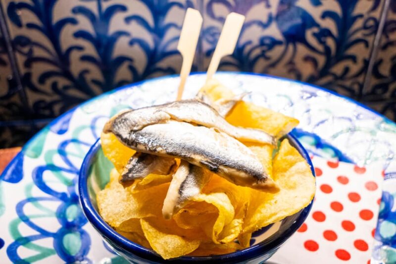 Granada: Authentic and intimate Flamenco Show with Snacks - Practical Details: Meeting and Accessibility