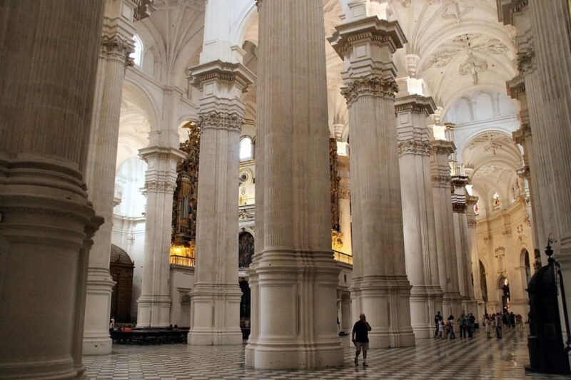 Granada: Cathedral and Royal Chapel Private tour with ticket - Exploring Granadas Cathedral: Gothic to Baroque Masterpiece