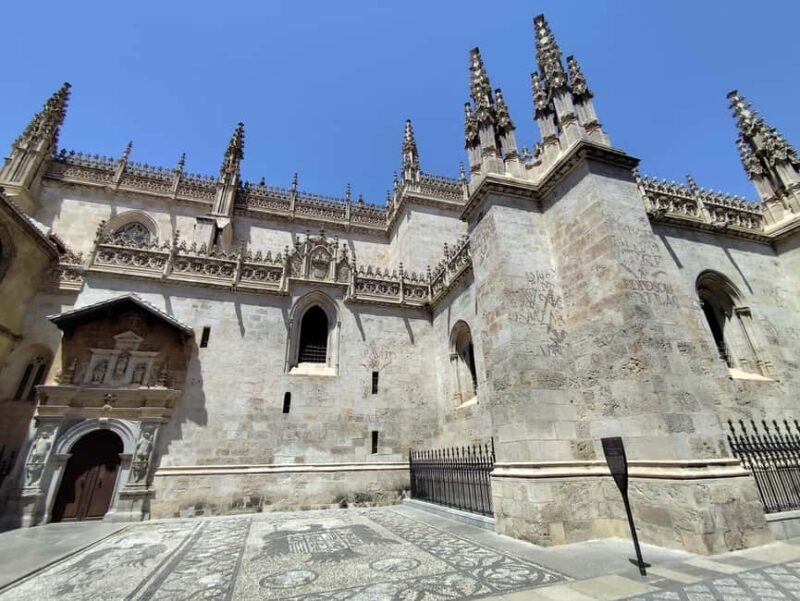 Granada: City center and Albaicin Private Tour - Practical Details: Logistics and Group Dynamics