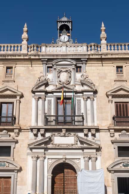 Granada Citycenter&Albayzin - Strolling Along Carrera del Darro and Visiting the Archaeological Museum