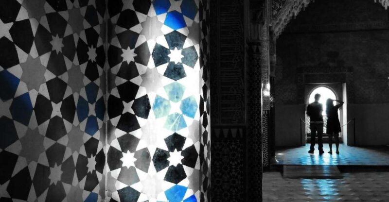 Granada: Fast-Track Alhambra & Nasrid Palaces Guided Tour - Booking and Meeting Details in Granada