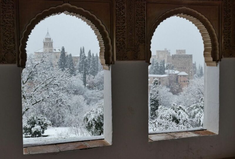 Granada: Fast-Track Alhambra & Nasrid Palaces Guided Tour - The Value of Guided Tours for Visiting the Alhambra