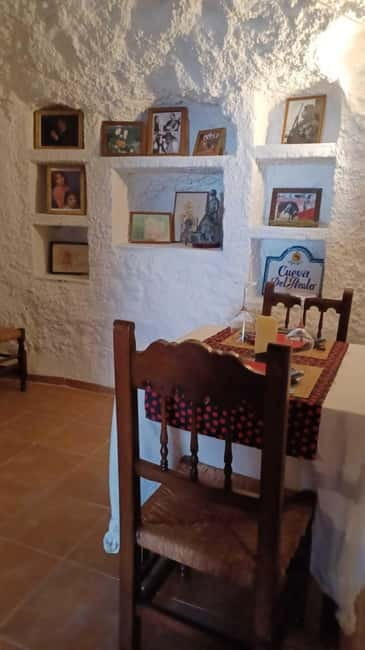 Granada: Flamenco Show Los Parrones in the Sacromonte Caves - Key Points