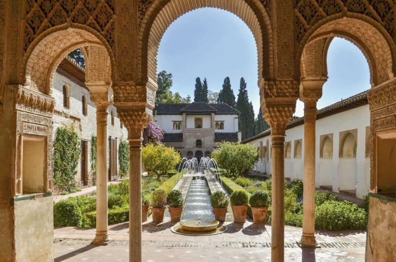 Granada: Full Alhambra Premium Guided Tour with Tickets - The Gardens of Generalife and the Palace of Charles V