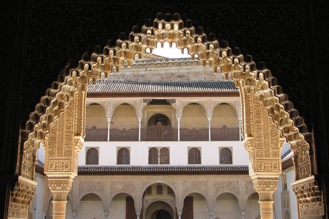 Granada Full Day Tour From Costa del Sol - The Role of Guides and Language Options