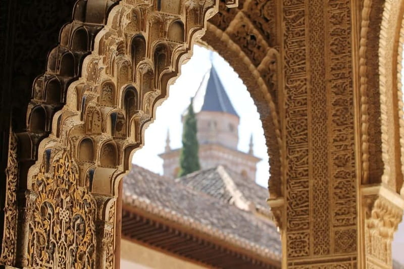 Granada: Gardens of the Alhambra and Generalife Regular Tour - Key Points