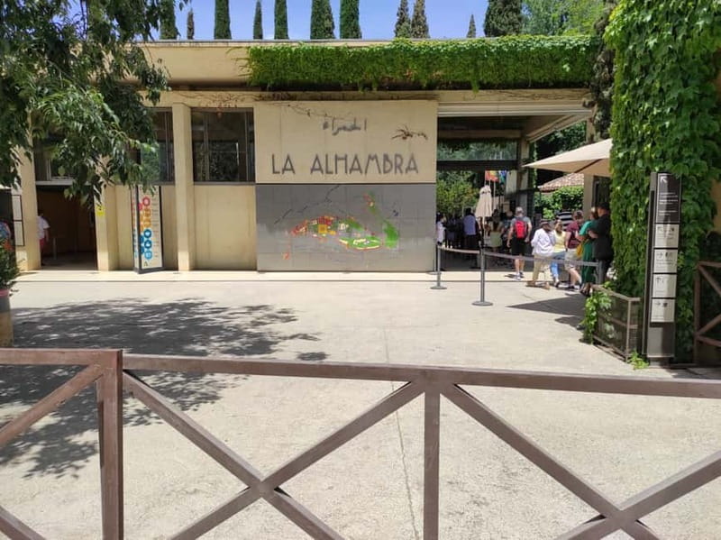Granada: Gardens of the Alhambra and Generalife Regular Tour - Inside the Alcazaba and Its Breathtaking Views