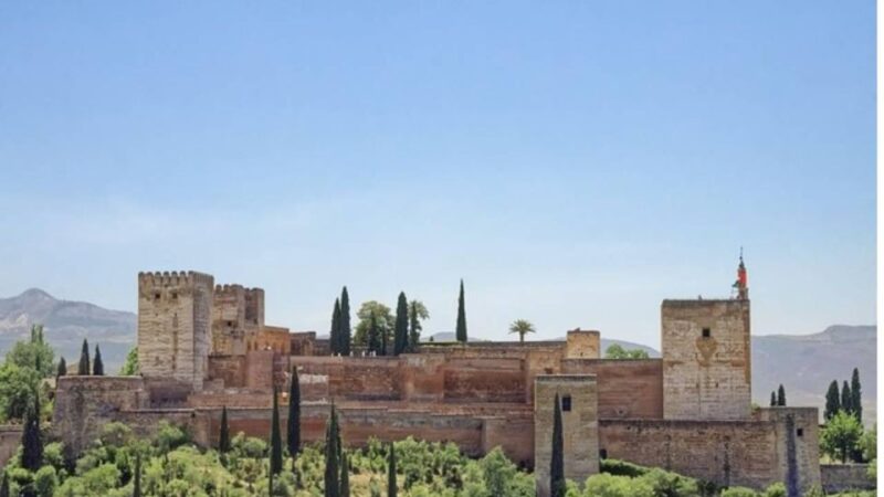Granada: Generalife and Alcazaba Guided Tour without Tickets - Key Points