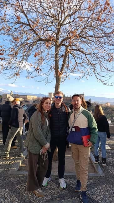 Granada: Hollywood & Sacromonte Tour - Visiting Iconic Filming Locations in Sacromonte