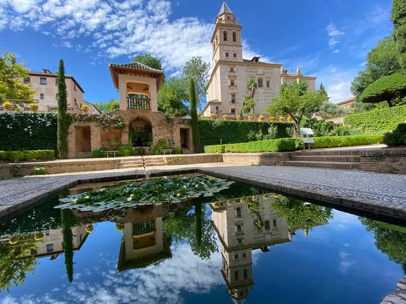 Granada: Last minute ticket Alhambra Tour - Exploring the Alcazaba Fortress and Its Fortified Charm