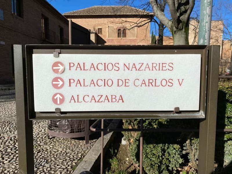 Granada: Last minute ticket Alhambra Tour - The Palace of Charles V and Its Architectural Style