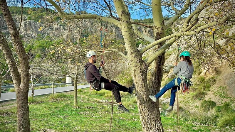 Granada: Multi-Pitch Sport Rock Climbing Outdoor Course - Logistics and Group Size