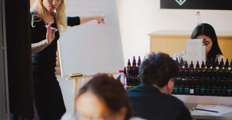 Granada: Perfume Workshop - Customizing the Perfume: Expert Guidance and Tools