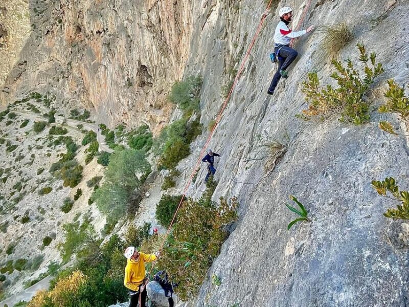 Granada: Rock climbing top-rope Placas Negras - Discover the Thrill of Rock Climbing at Placas Negras in Andalusia
