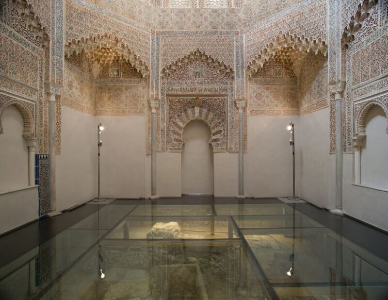 Granada: Royal Chapel and Historical Center Walking Tour - The Value of Guided Insight and Small Group Experience