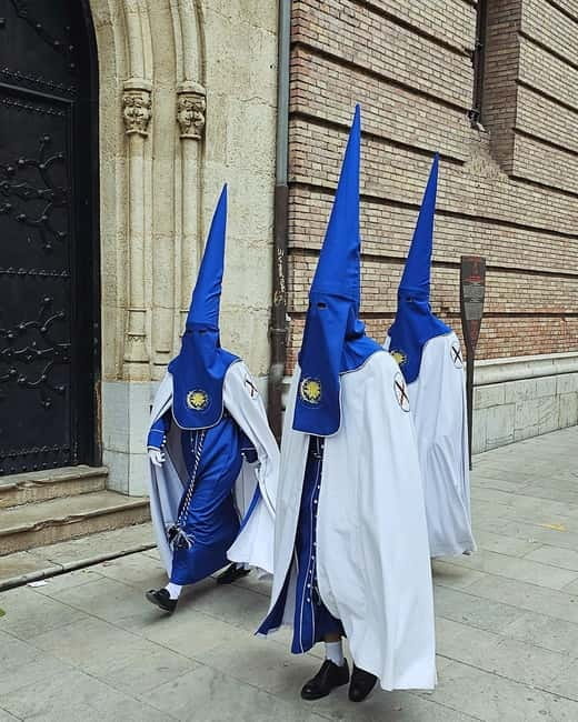 Granada: "Street Art & The Caves" Unique Guided Walking Tour - Exploring the UNESCO-listed Albayzin District