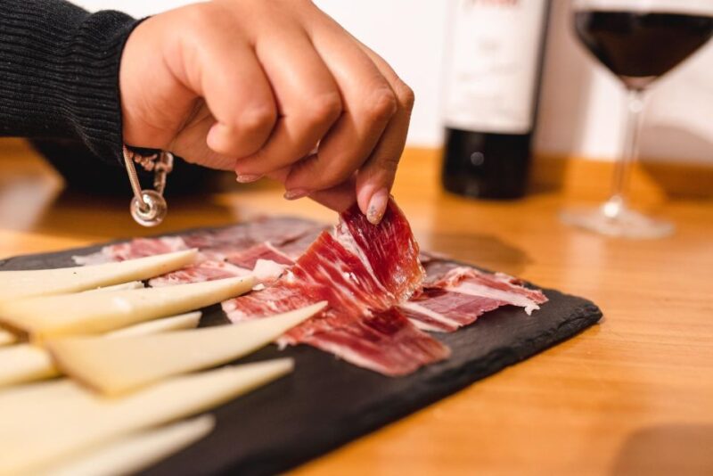 Granada: Traditional Flamenco Show in a Cave Entry Ticket - Key Points