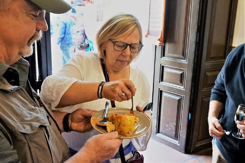 Granada: Traditional Tapas and Wine Tour - Discovering Granada’s Tapas Culture in a 2.5-Hour Walk