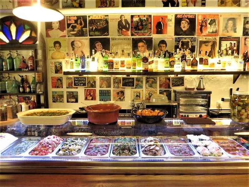 Granada: Traditional Tapas and Wine Tour - The Unique Blend of Tradition and Innovation in Granada’s Food Scene