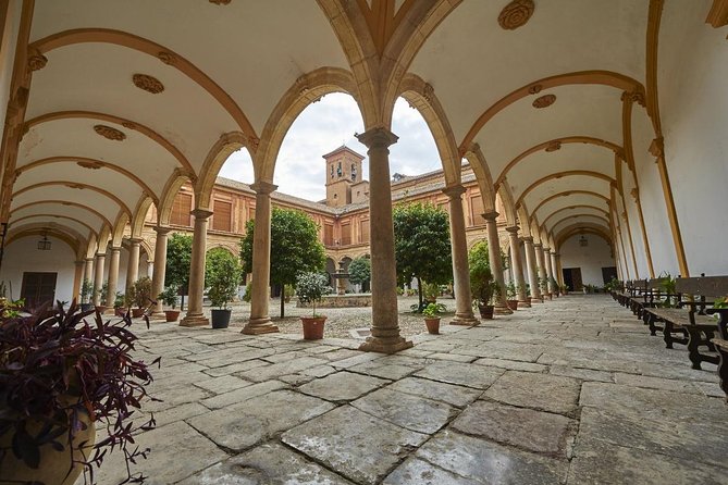 Granada Walking Tour: Albaicin and Sacromonte Quarters - Key Points