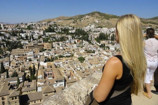 Granada Walking Tour: Albaicin and Sacromonte Quarters - Starting at the Mirador de San Nicolas for Iconic Views