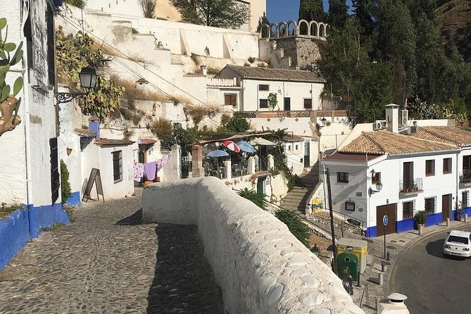 Granada Walking Tour: Albaicin and Sacromonte Quarters - The Enchanting Paseo de los Tristes