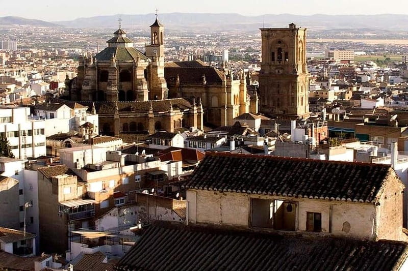 Granada Walking Tour: Explore the Historic Center & Albaicín - Key Points