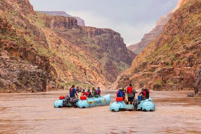 Grand Canyon White Water Rafting Trip from Las Vegas - Enjoying a Boxed Lunch Amidst Canyon Beauty