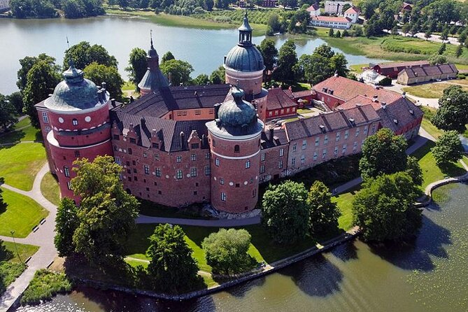 Grand Castle Tour Drottningholm and Gripsholm (private service) - Experienced Guides and Engaging Commentary