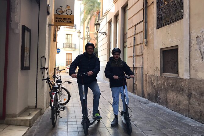 Grand City | Small Group Bike Tour through Top Highlights - Visiting the Market and Silk Exchange