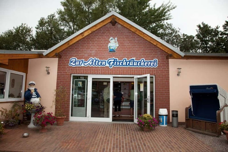 Grand country outing: a natural paradise between land and sea in winter by bus - Tasting Smoked Fish at the "Alte Fischräucherei"