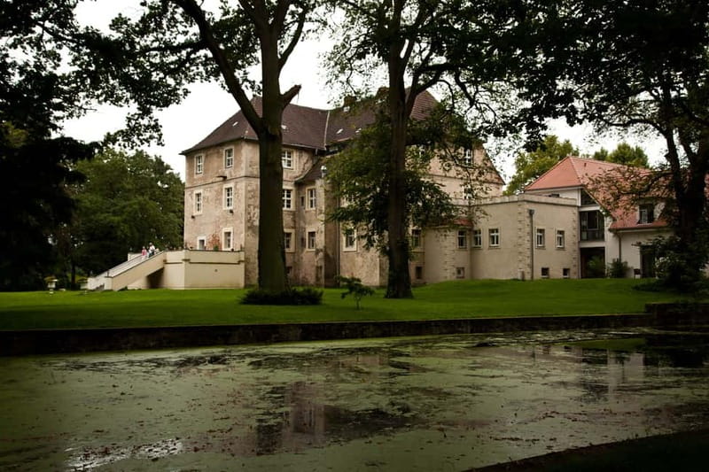 Grand country outing: a natural paradise between land and sea in winter by bus - Discovering Mellenthin Moated Castle