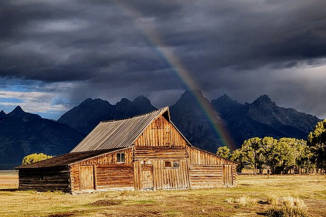 Grand Teton Sunset Tour with Wildlife Viewing and Snacks - Snacks and Refreshments: A Relaxing Touch