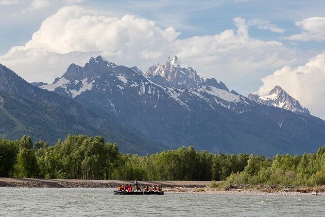 Grand Teton Views 14-Mile Snake River Scenic Float - Expert Guides and Engaging Commentary
