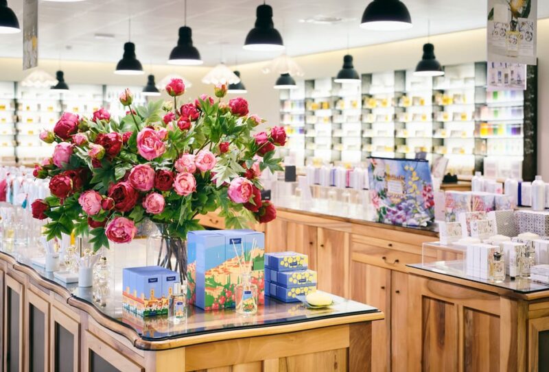 Grasse: Perfume Making Class and Fragonard Factory Tour - Logistics: Meeting Point and Group Size