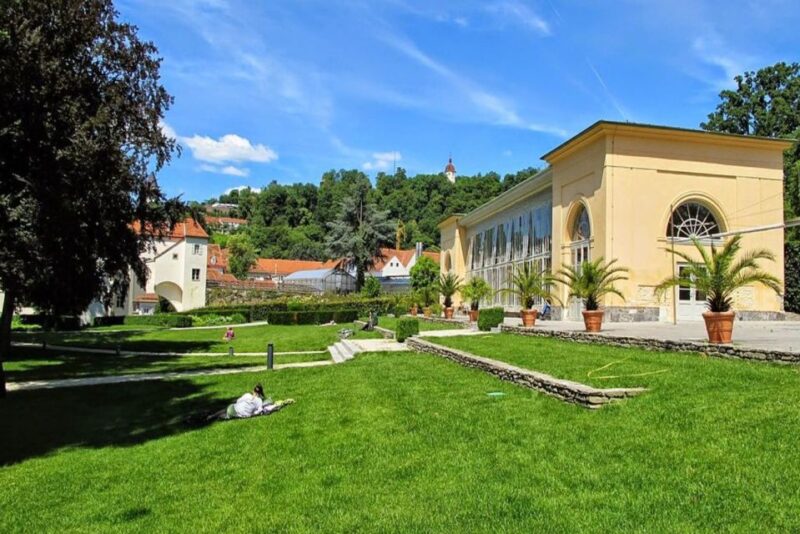 Graz: Old Town Highlights Private Walking Tour - Key Points