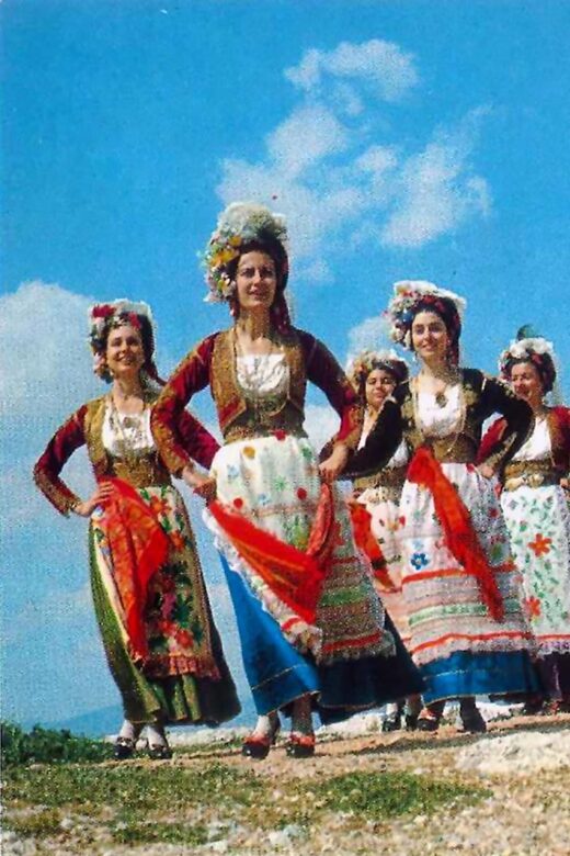 Greek dance lessons - The Experience of Greek Folk Dances